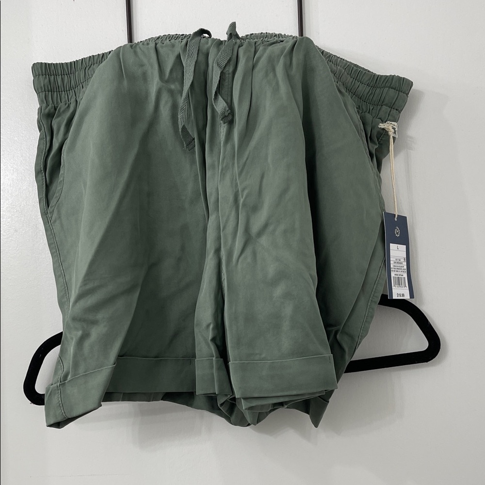 Universal Thread Men's Olive Athletic Shorts